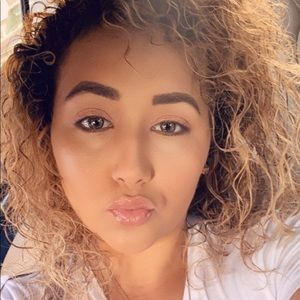 Meet your Posher, Ellese